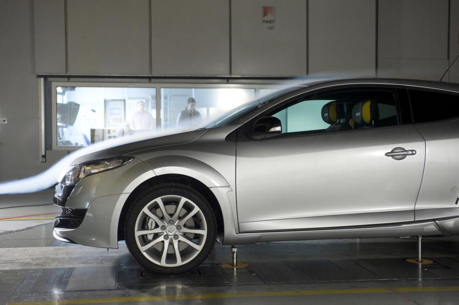  Renault Megane RS 250 2010 года  (фото 25 из 34)